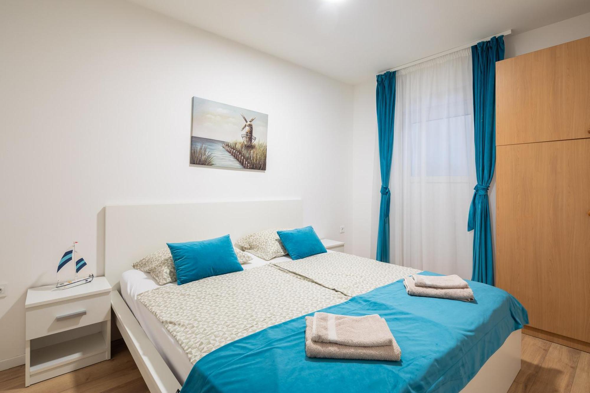 Apartments Near Central Beach With Free Parking Makarska Room photo