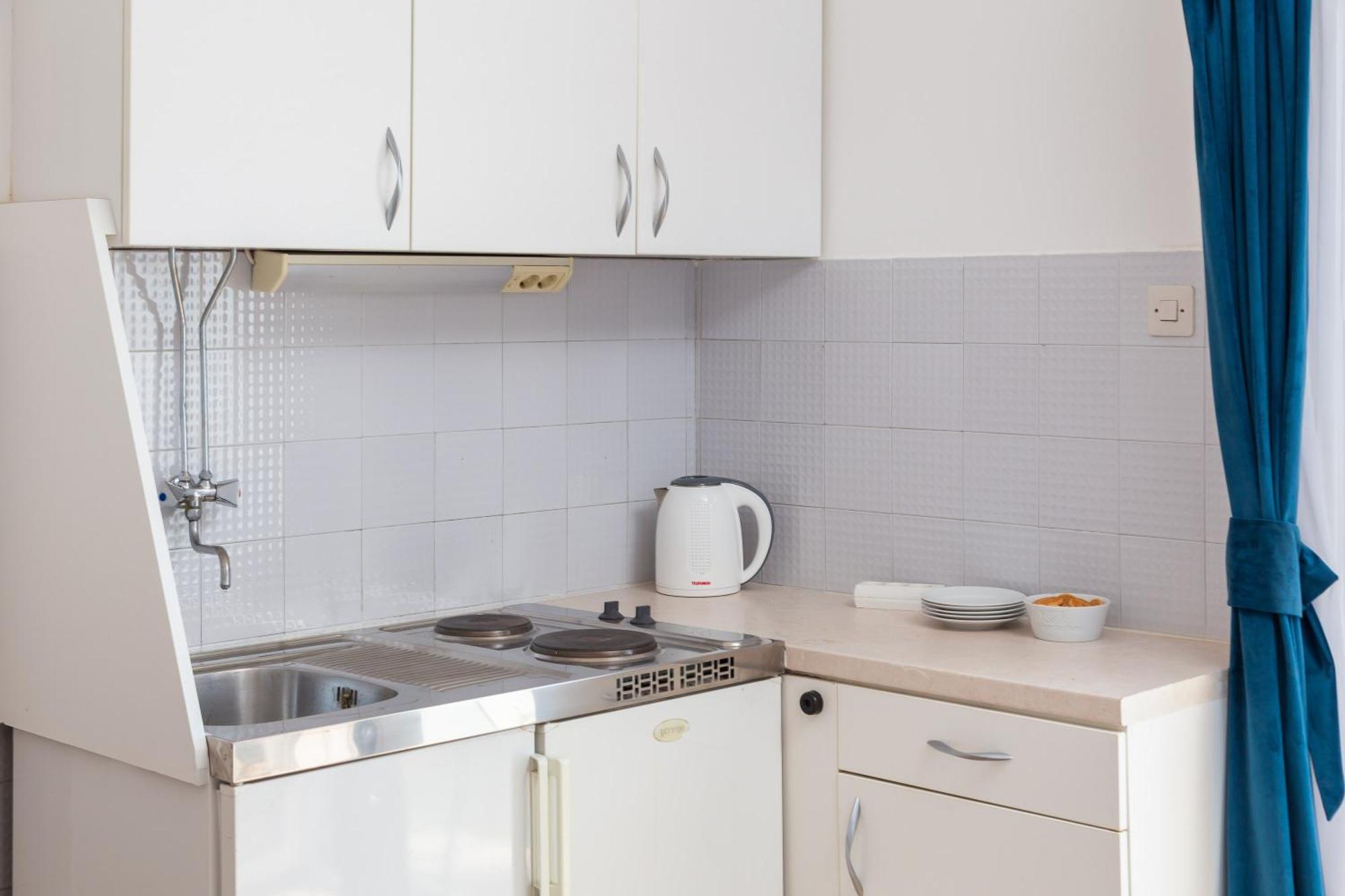 Apartments Near Central Beach With Free Parking Makarska Room photo