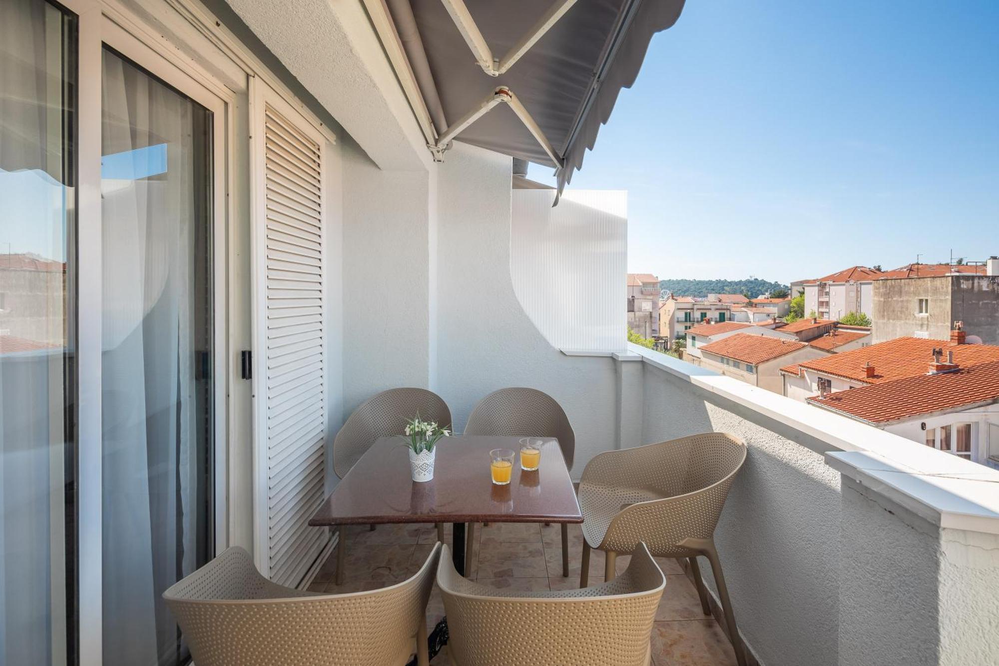 Apartments Near Central Beach With Free Parking Makarska Exterior photo
