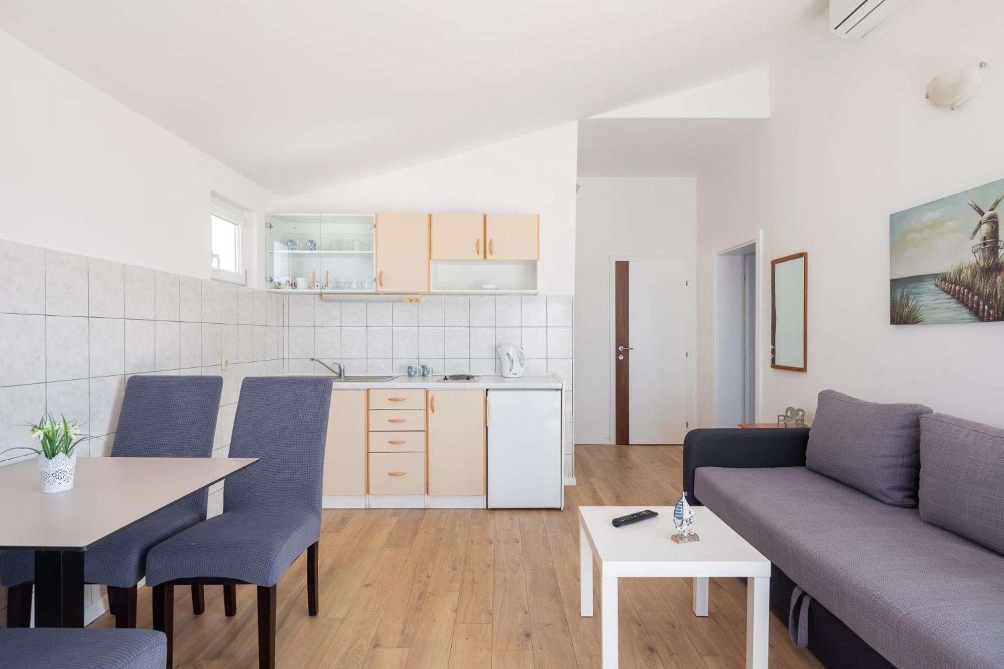 Apartments Near Central Beach With Free Parking Makarska Room photo